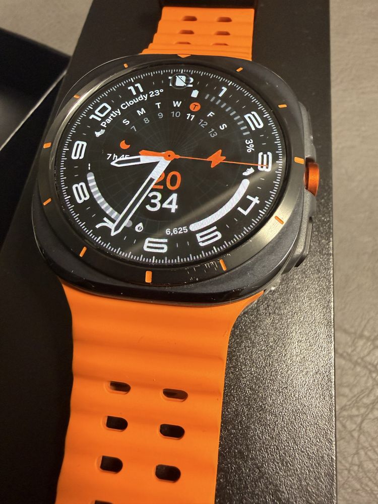 Samsung Galaxy Watch 47 LTE – като нов, ползван 4 месеца, гаранция.