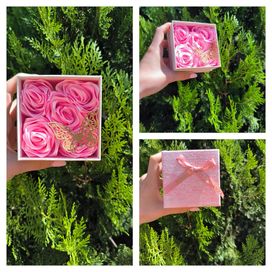 Кутийка със сатенени рози