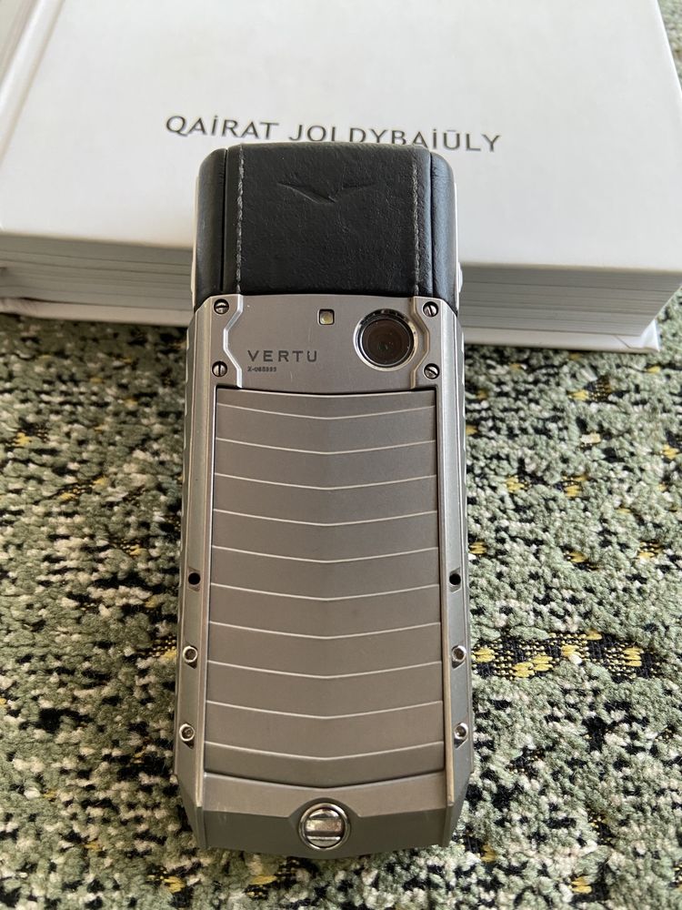 VERTU Ascent knurled black