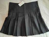 Fusta neagra scurta cu pliuri 42 un nasture lipsa noua second hand