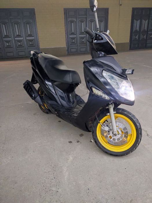 Moto skuter sotiladi!