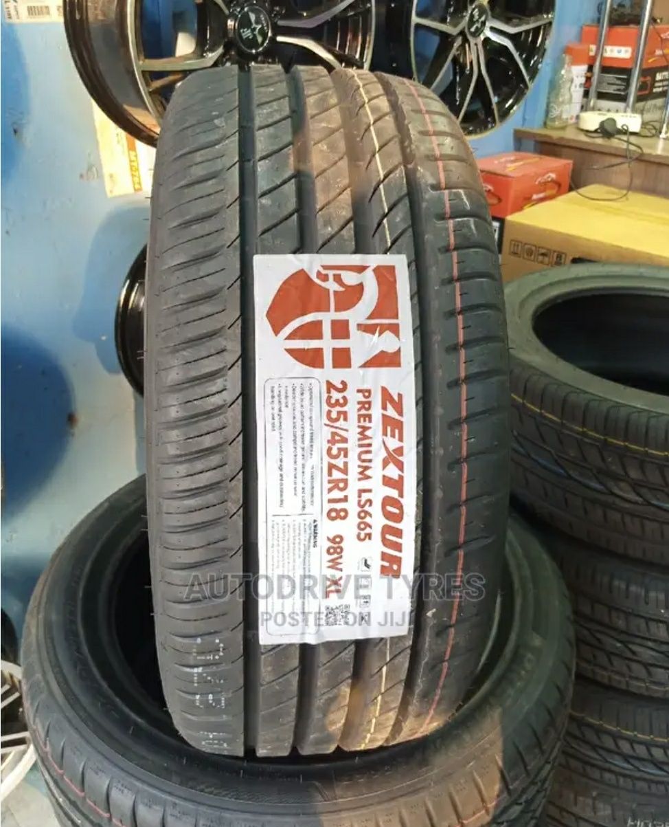 Акция Новые шины 235/45 R18, Zextour