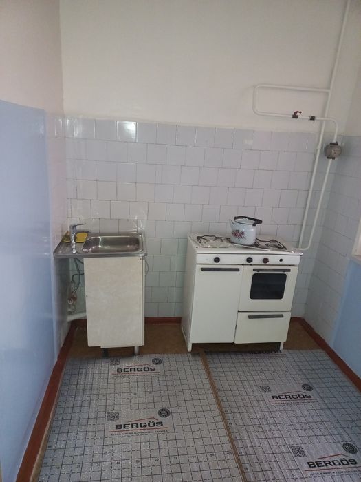 Продаётся 3 х комнатная квартира 1мик 18дом хх