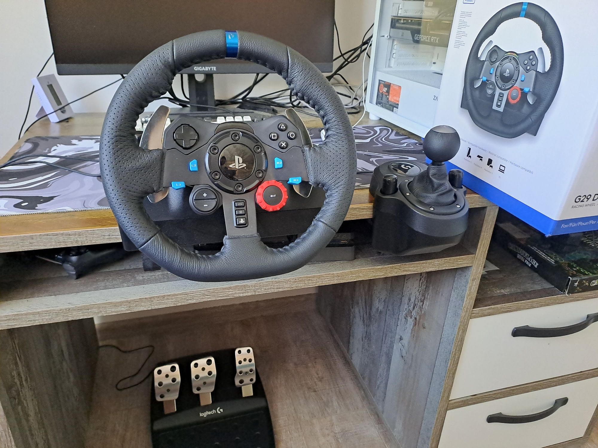 Волан с педали и скоростен лост  logitech G29