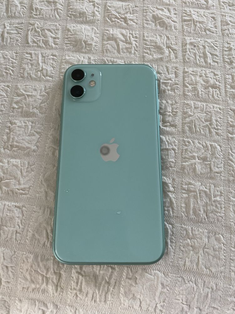 IPhone 11 зеленого цвета, 128 гб в отличном состоянии, без царапин.