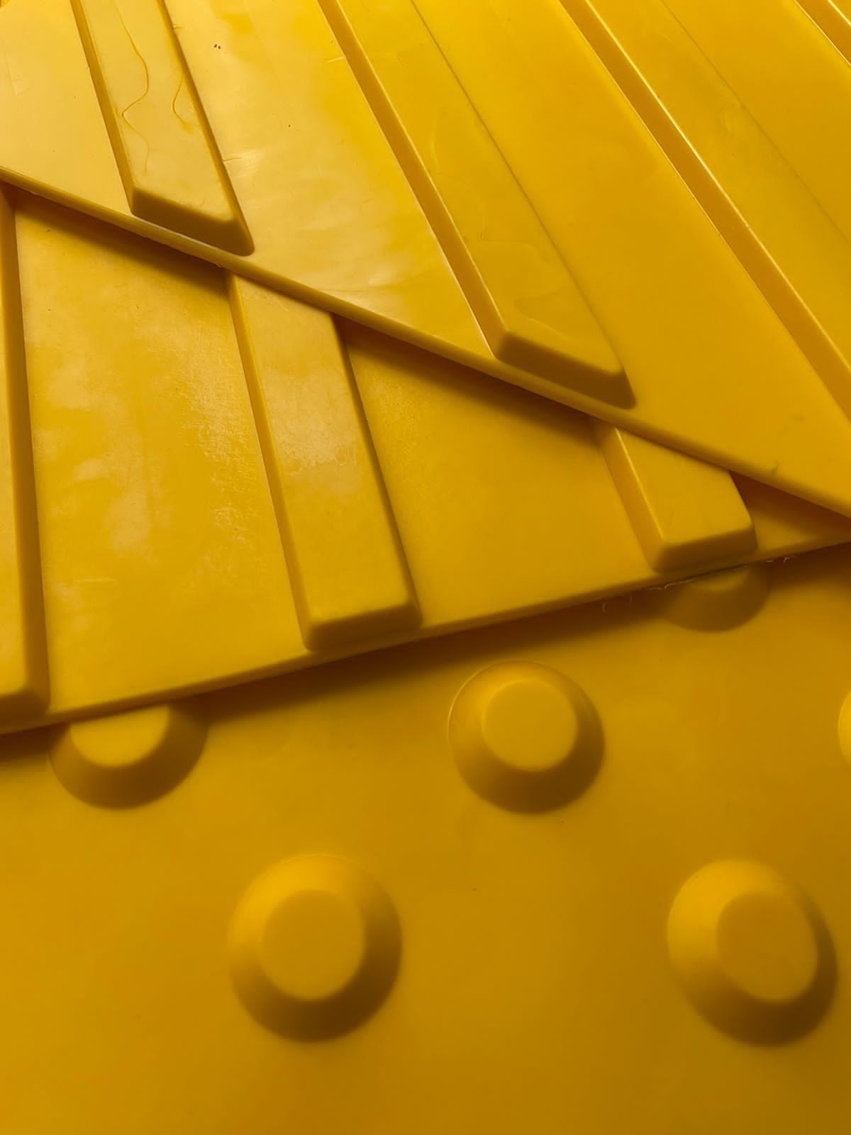 Плитка тактильная жёлтая ПВХ,резина,тактильная дорожка