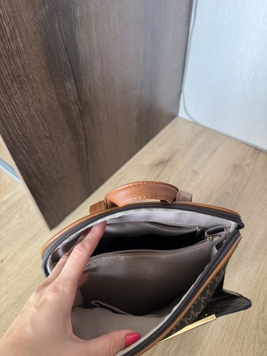 Дамска кафява раница