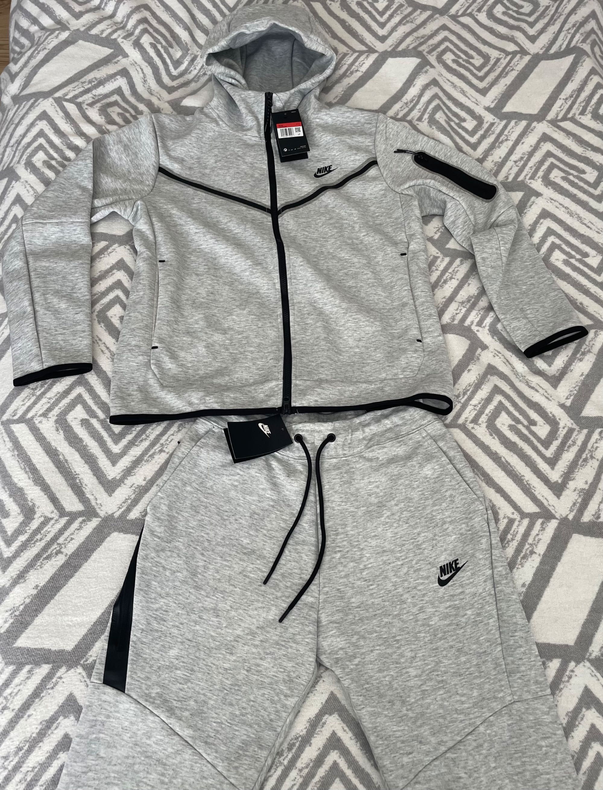 Чисто Нов Анцуг Nike Tech Fleece