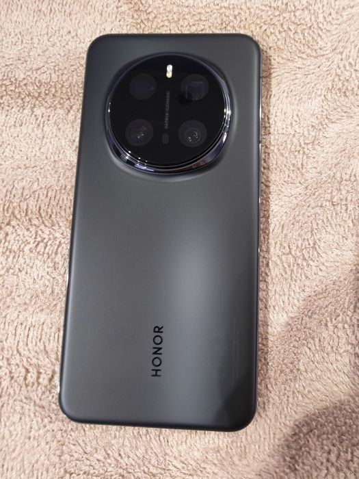 Vând Honor magic 7 pro impecabil.