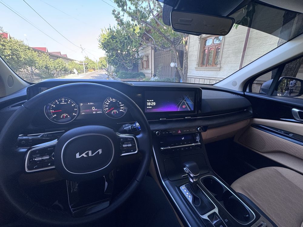 Kia Carnival 2023.