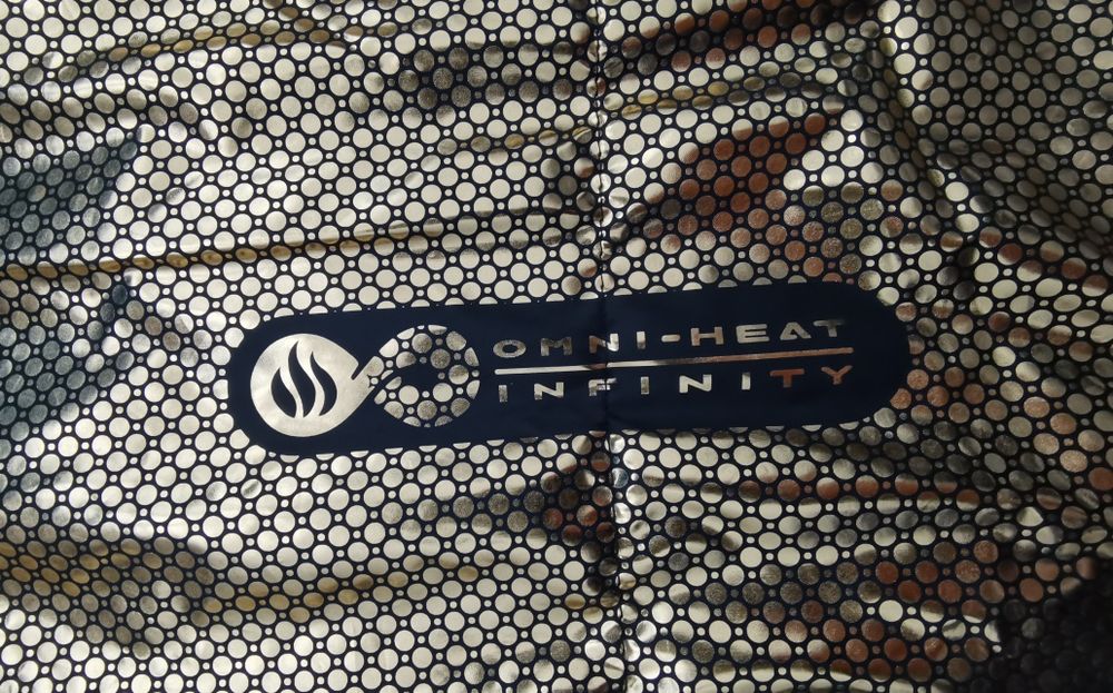 Columbia Cirgue Bowl geaca schi
Noua. 
Omni-tech o membrană inovato