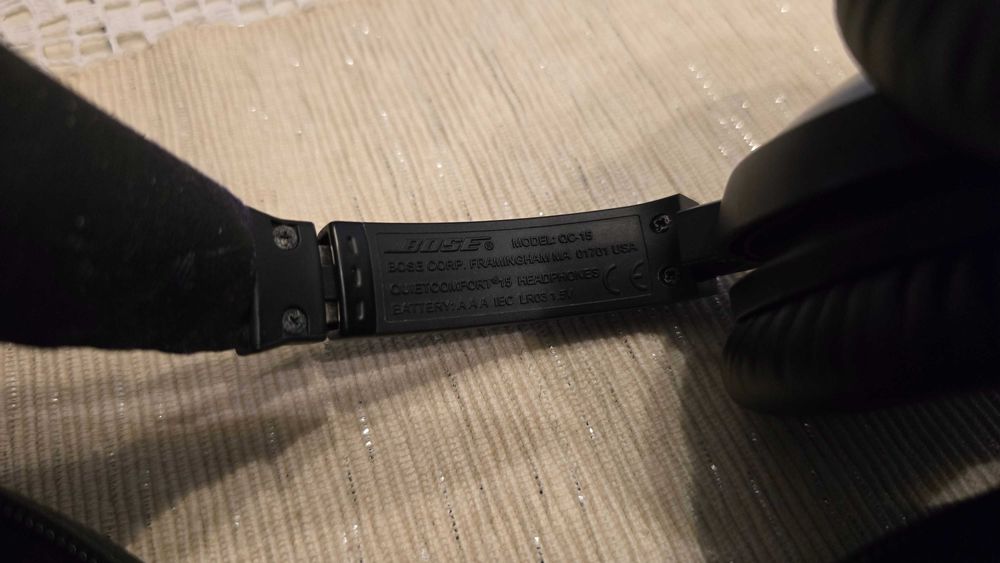 Casti Bose QC15 cu active noise cancellation