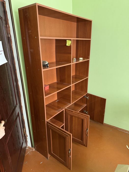 Книжный шкаф в идеальном состоянии