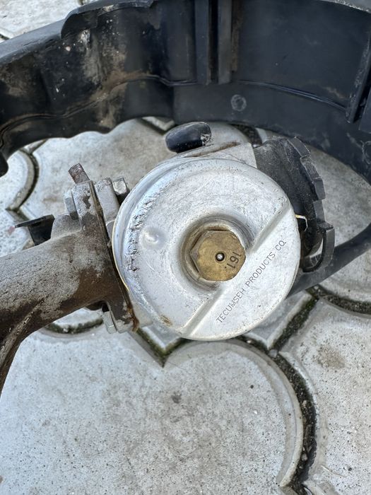 Carburator pentru motor Tecumseh pe benzina