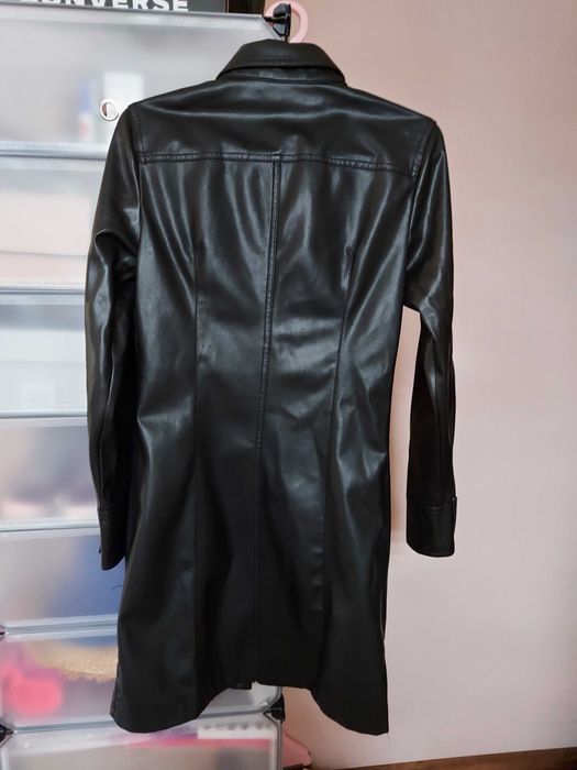 Rochie tip cămașă din piele eco. Mango, S