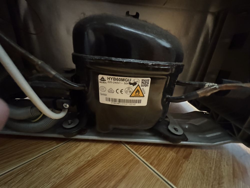Frigider cu 1 usa SHARP 82 cm 77 L 12 L