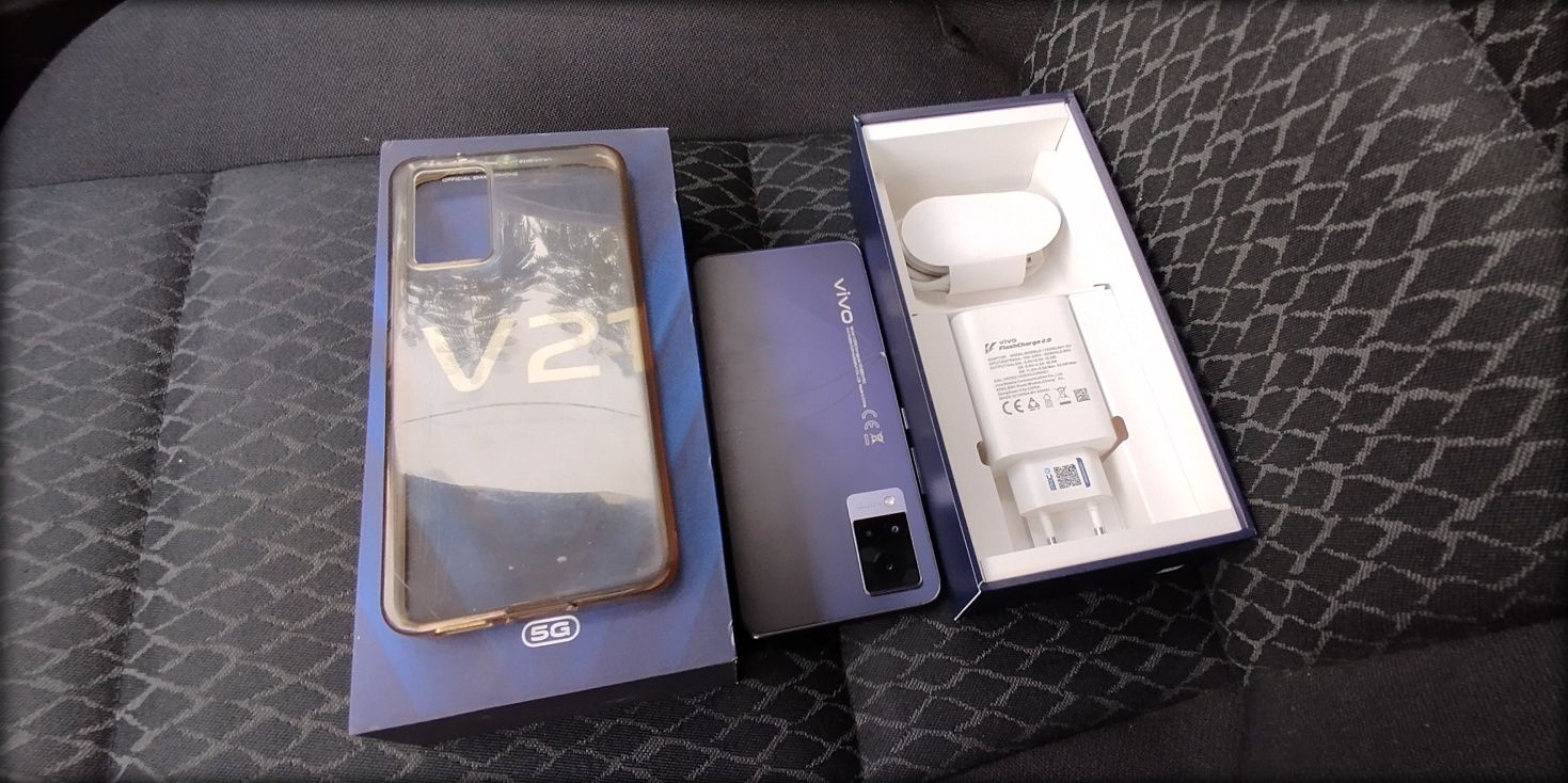 Vivo V21 5G, 128Gb/8GB RAM la cutie