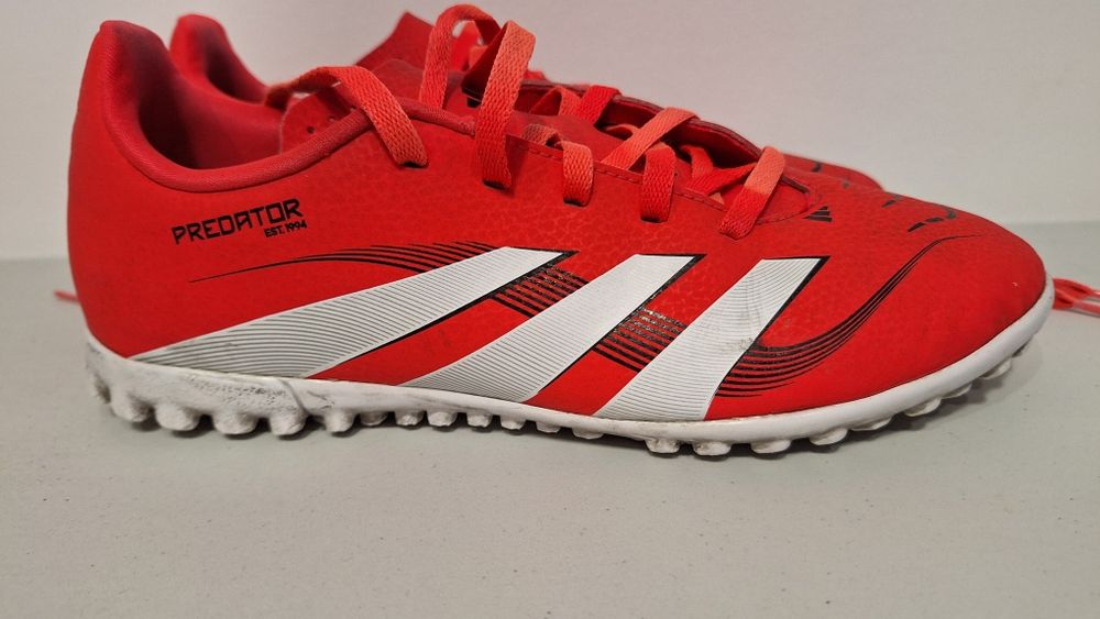 Ghete fotbal adidas predator marimea 38.5