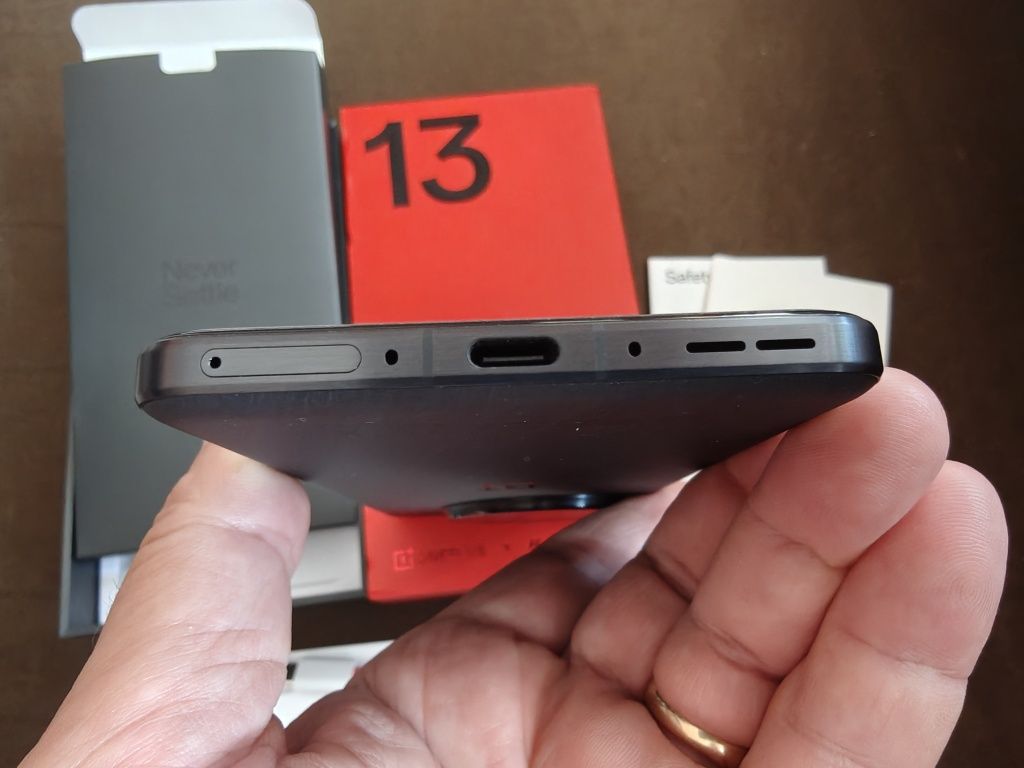 OnePlus 13 16/512  с гаранция от Технополис