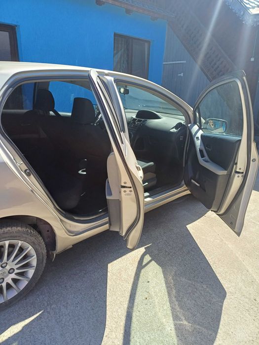 Ma vinde Toyota Yaris