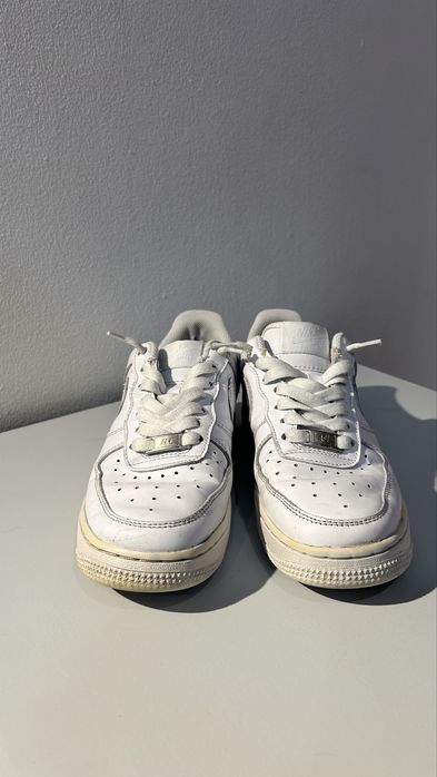 Nike Air Force 1 albi originali – purtați, mici defecte
