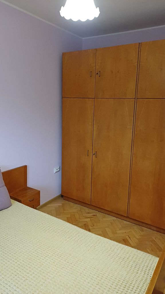Дава се под наем Тристаен апартамент в Пловдив, Въстанически - 81 кв.м за 561 € - Снимка #2