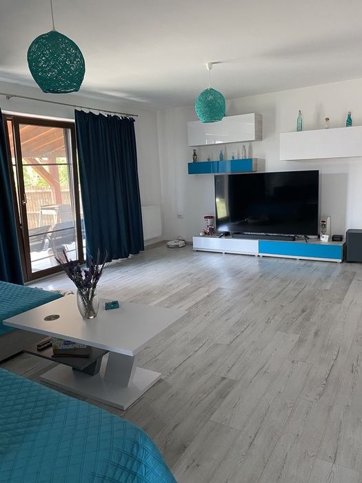 Caut coleg de chirie la casa