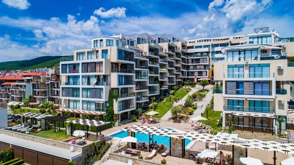 Продава се Двустаен апартамент в к.к. Слънчев бряг - 68 кв.м за 1471 €/кв.м - Снимка #1