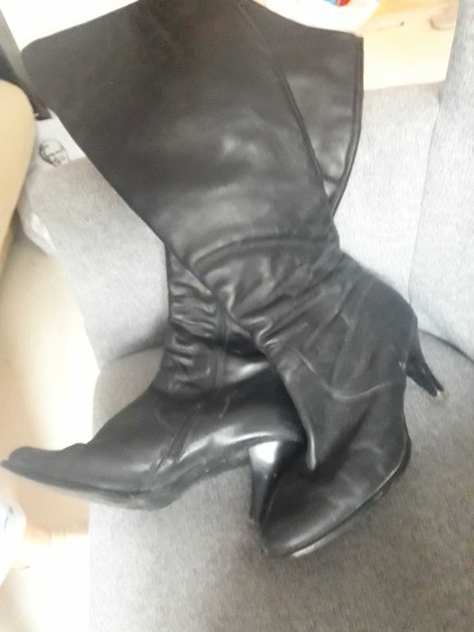 КожениБотуши37номер 70лв, 38-50лв,Бежови37н 10лв,Найк10лвReebok44-30лв