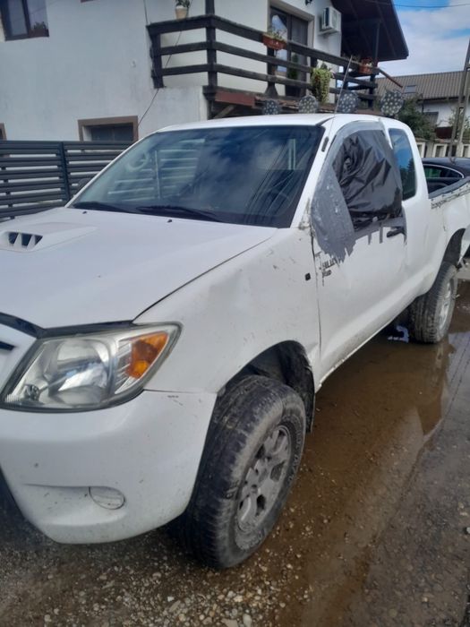 Dezmembrez dezmembrari toyota hilux 2010