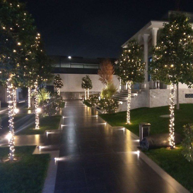 Новогоднее премиум оформление фасадов зданий магазинов домов офисов