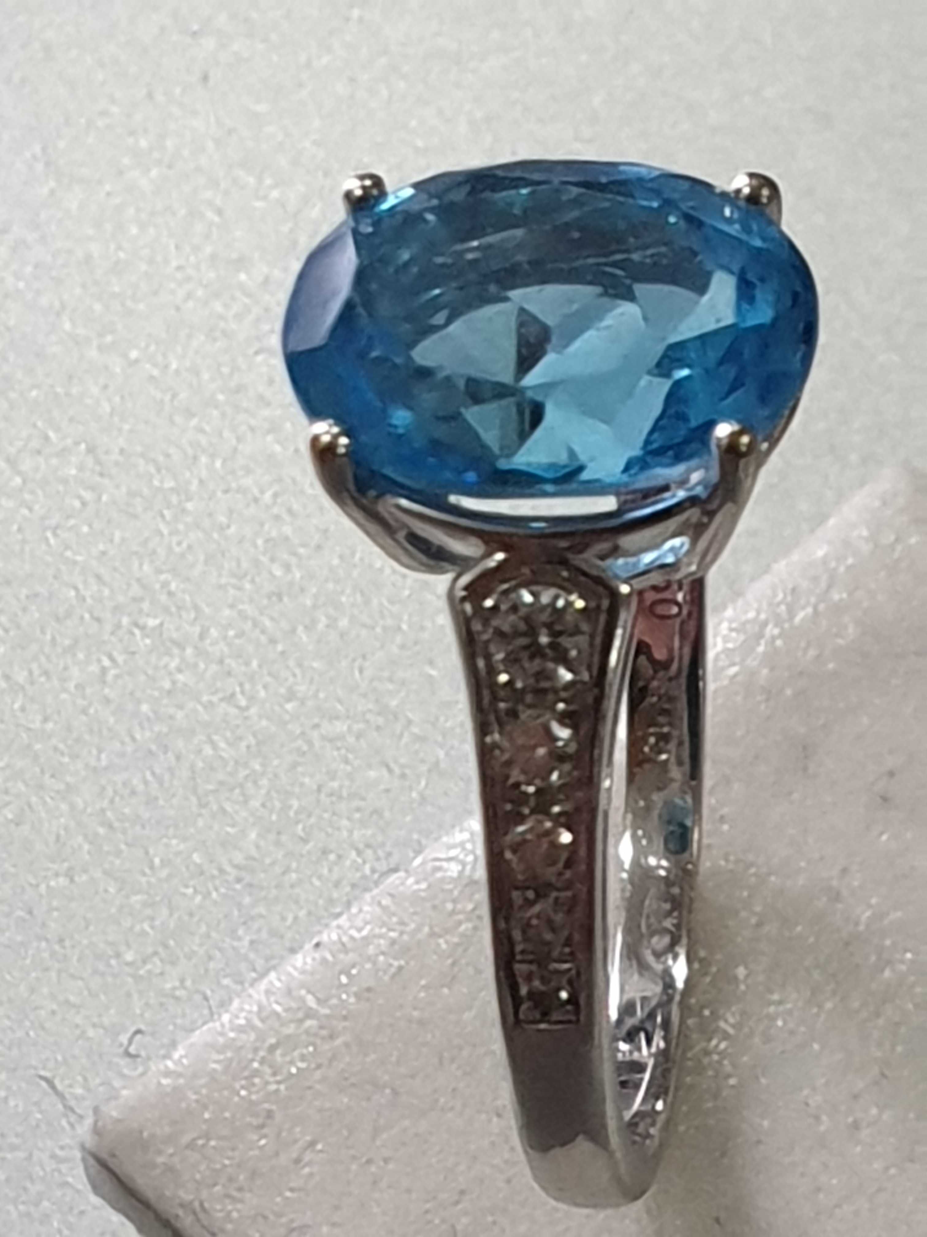 inel aur 18k.topaz si diamante naturale