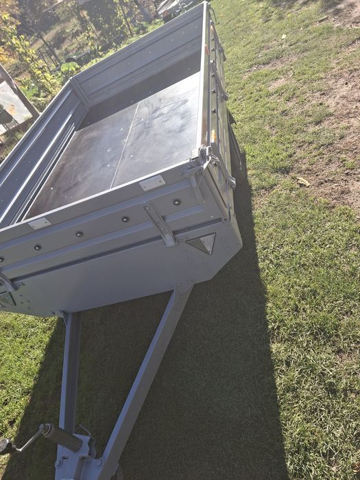 Vând  remorca... 750 kg