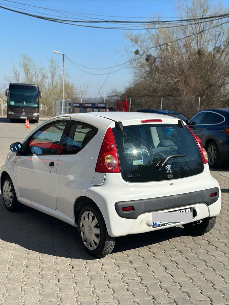 Vând Peugeot 107