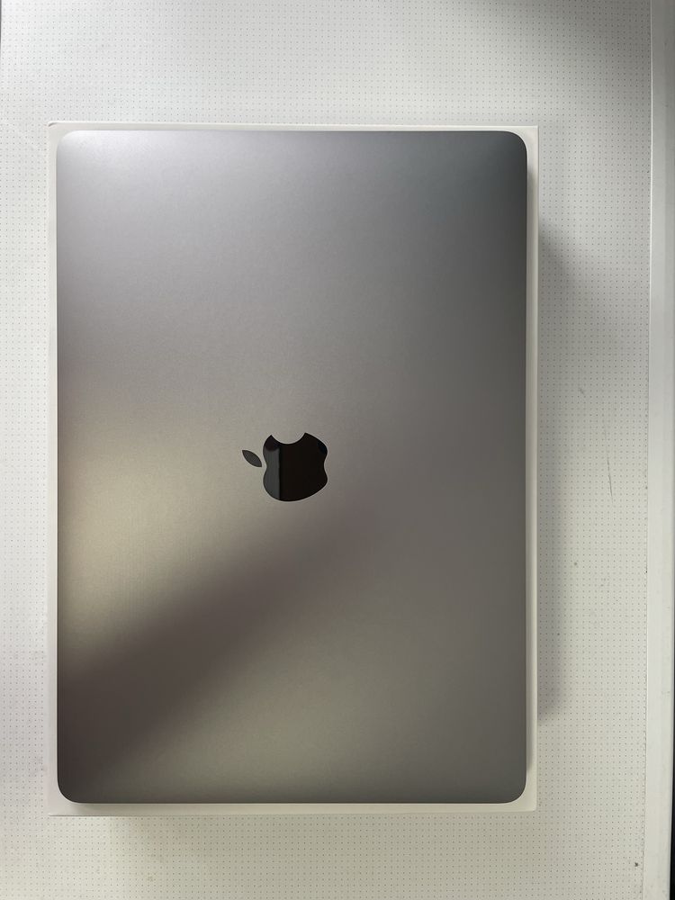 Продам MacBook Air retina, 13-inch 2019