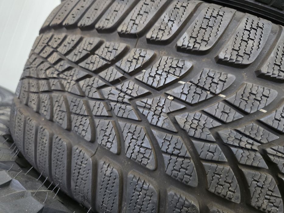 2бр Зимни гуми 225 50 17 - Dunlop