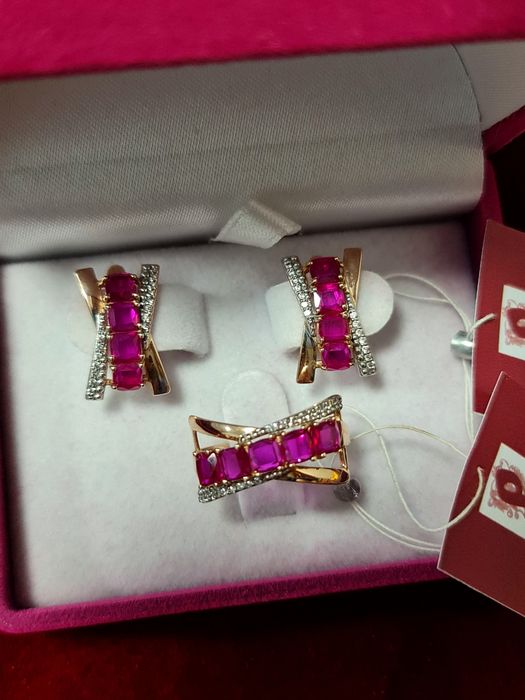 НОВЫЙ золотой комплект с рубинами