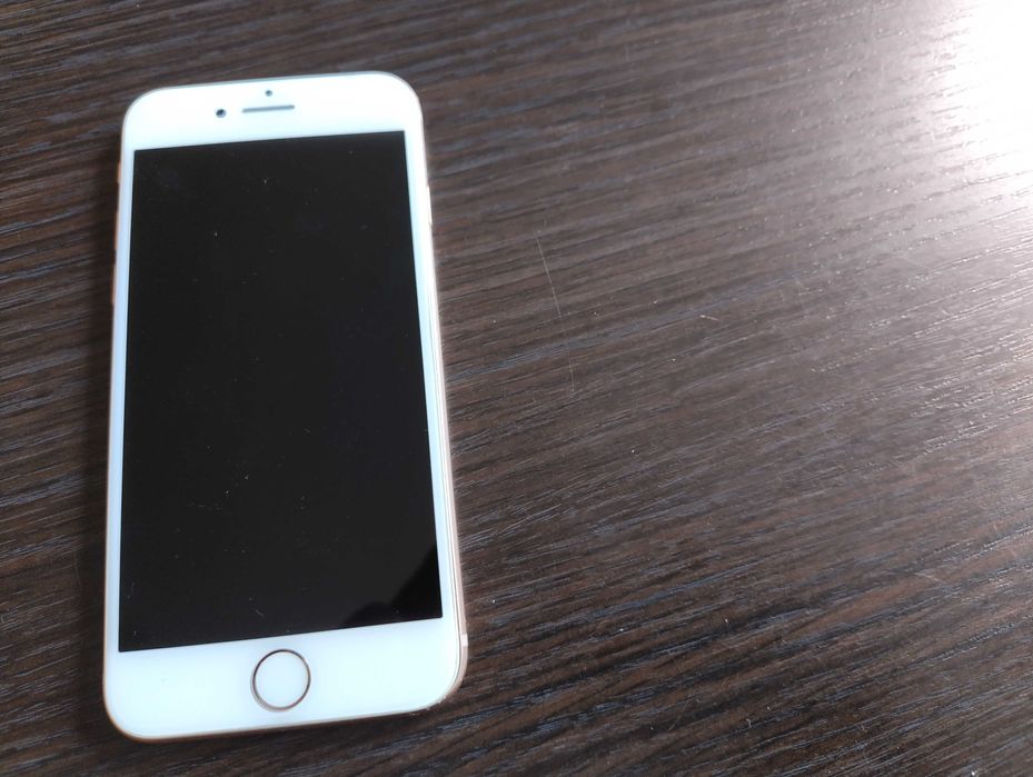 iPhone 8, много добро състояние