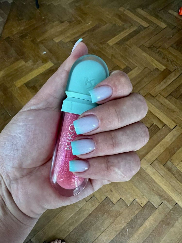 Unghii cu gel in zona micro 17