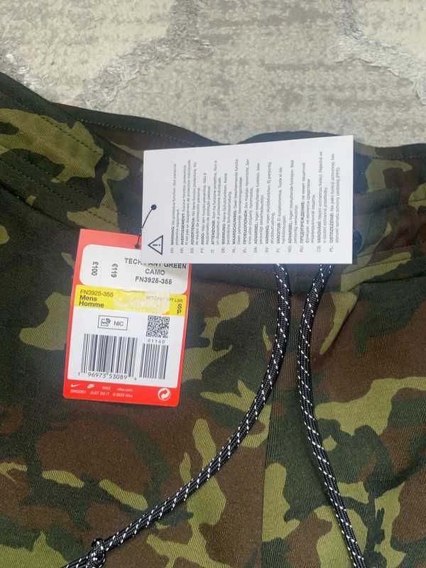 100% Оригинален Nike Tech Fleece в размер S