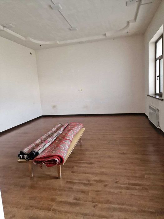 Срочно сдается дом,4 комнаты,8 соток.Сергели авторынок.