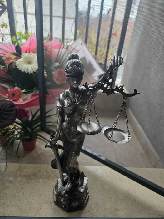 Статуетка на богинята Темида.