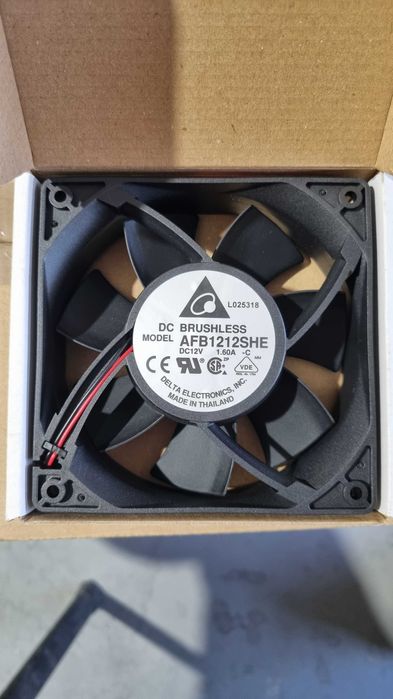Вентилатори за сървър Delta Electronics