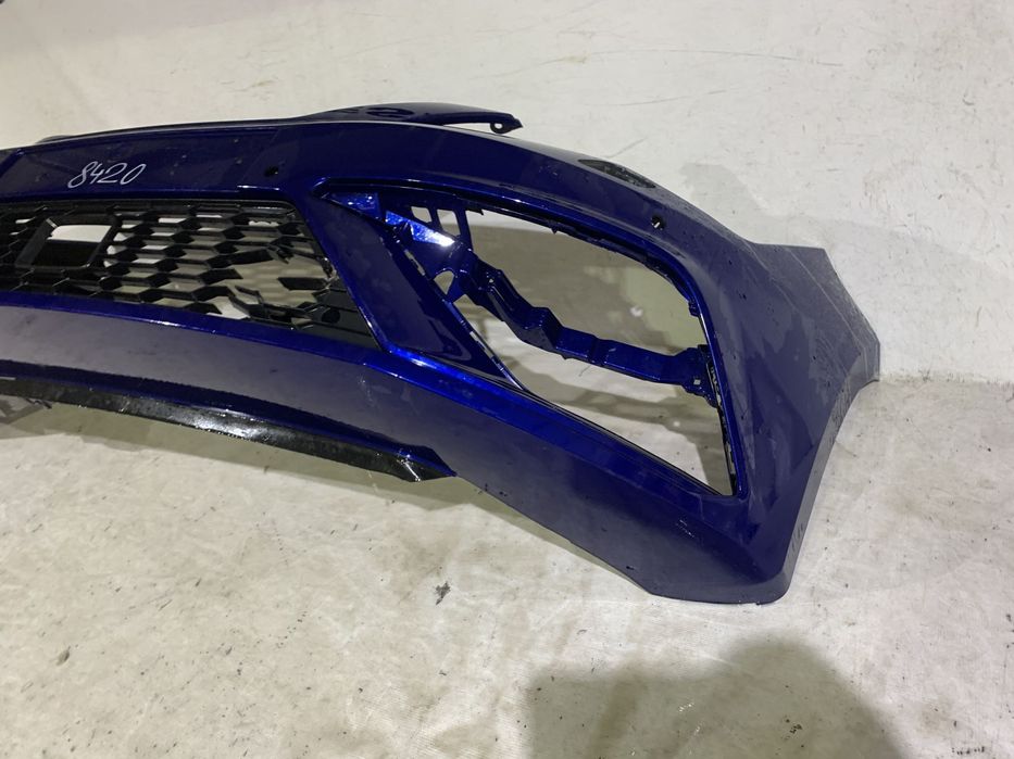 Bara fata Seat Leon 3, facelift, 2016, 2017, 2018, 2019, cod origine OE 5F0807221AB, cu gauri pentru spalatori faruri si senzori de parcare (4). Grila este defecta.