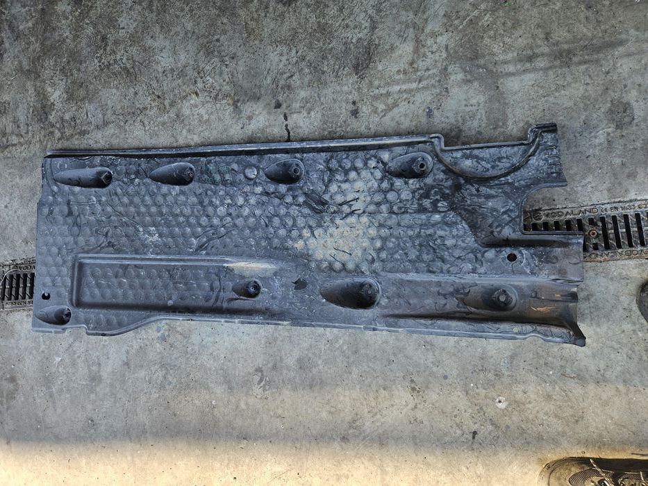 scut lateral dreapta volkswagen tiguan 2014