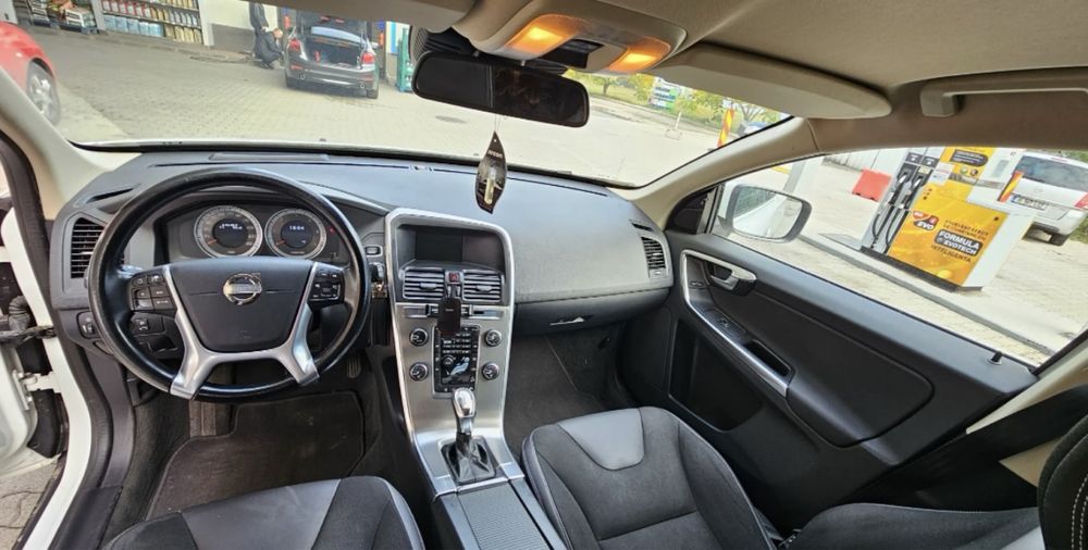 Valabil:  Volvo XC 60 D5 AWD Geartronic Momentum
