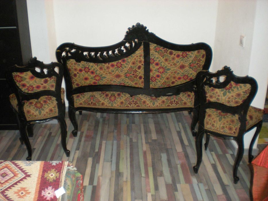 Set istoric_canapea cu 2 scaune tapitate din lemn sculptat_secol XIX