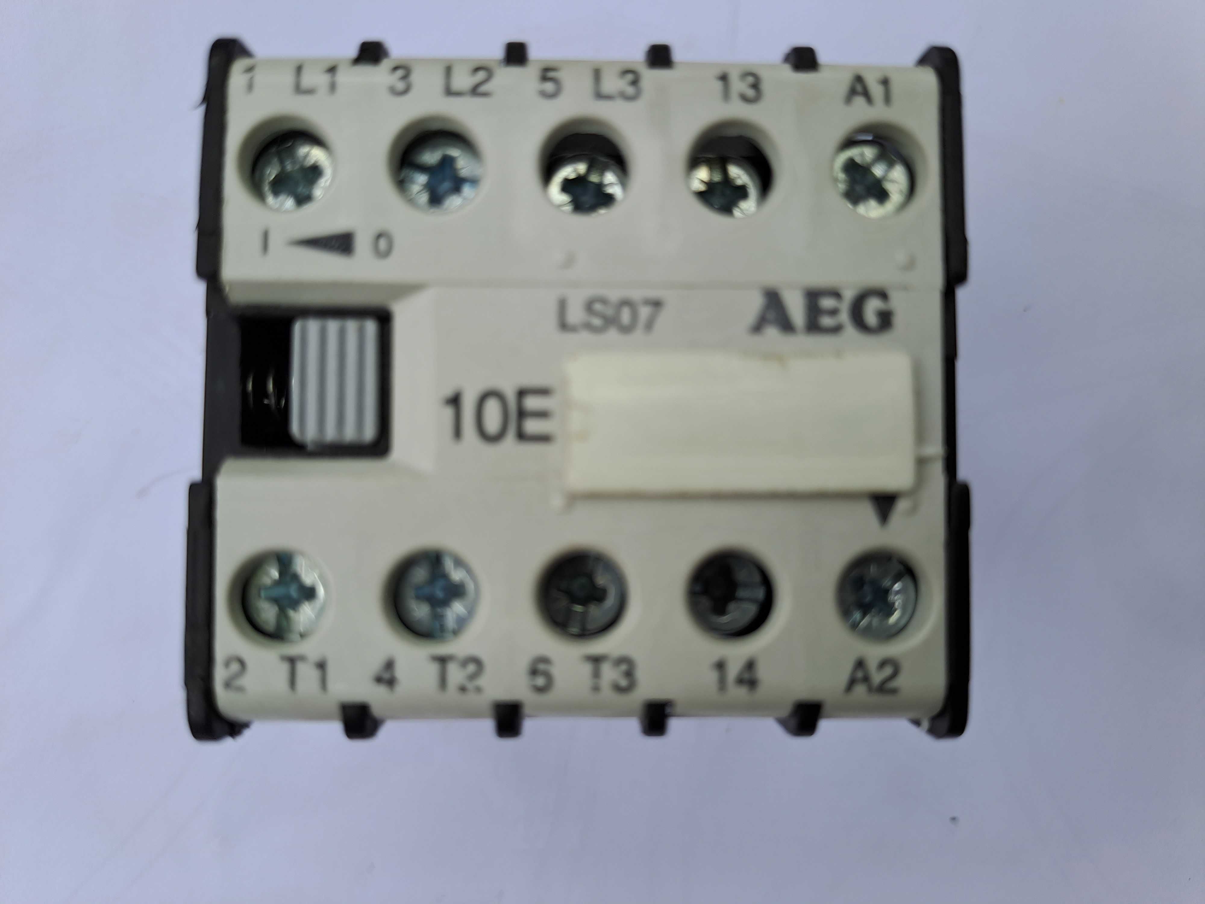 Contactor AEG LS 07 - 10E cu bobina la 24 V.