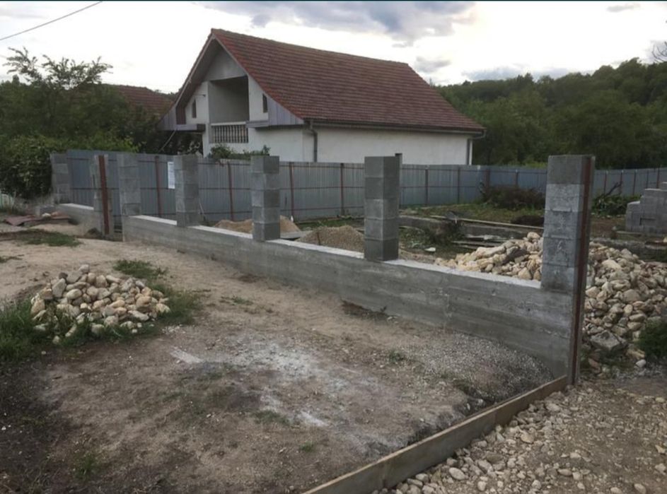 Gard metalic din plasă de sârmă și iută, potrivit pentru delimitarea p