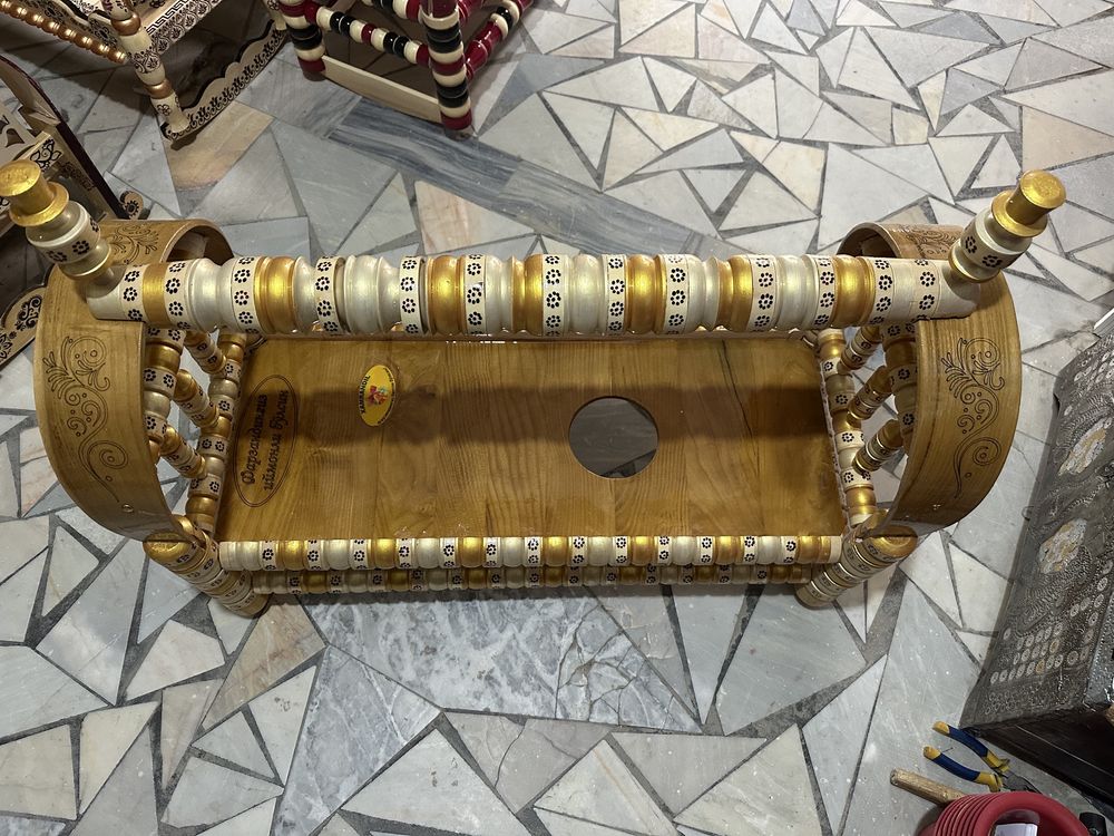Xamrondil beshek rangi gold va oq aralshgan